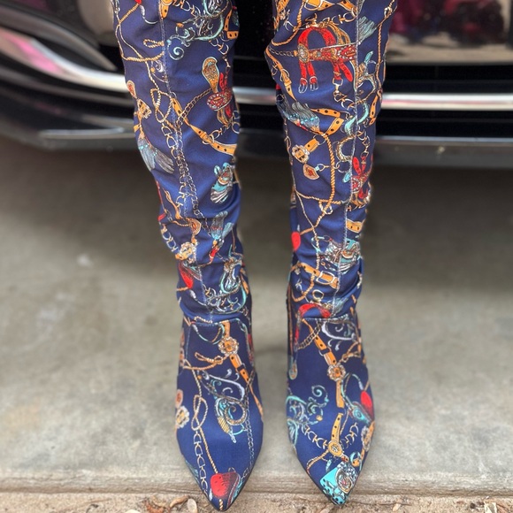 Shoes - Elegant Chain Print Heeled Boots